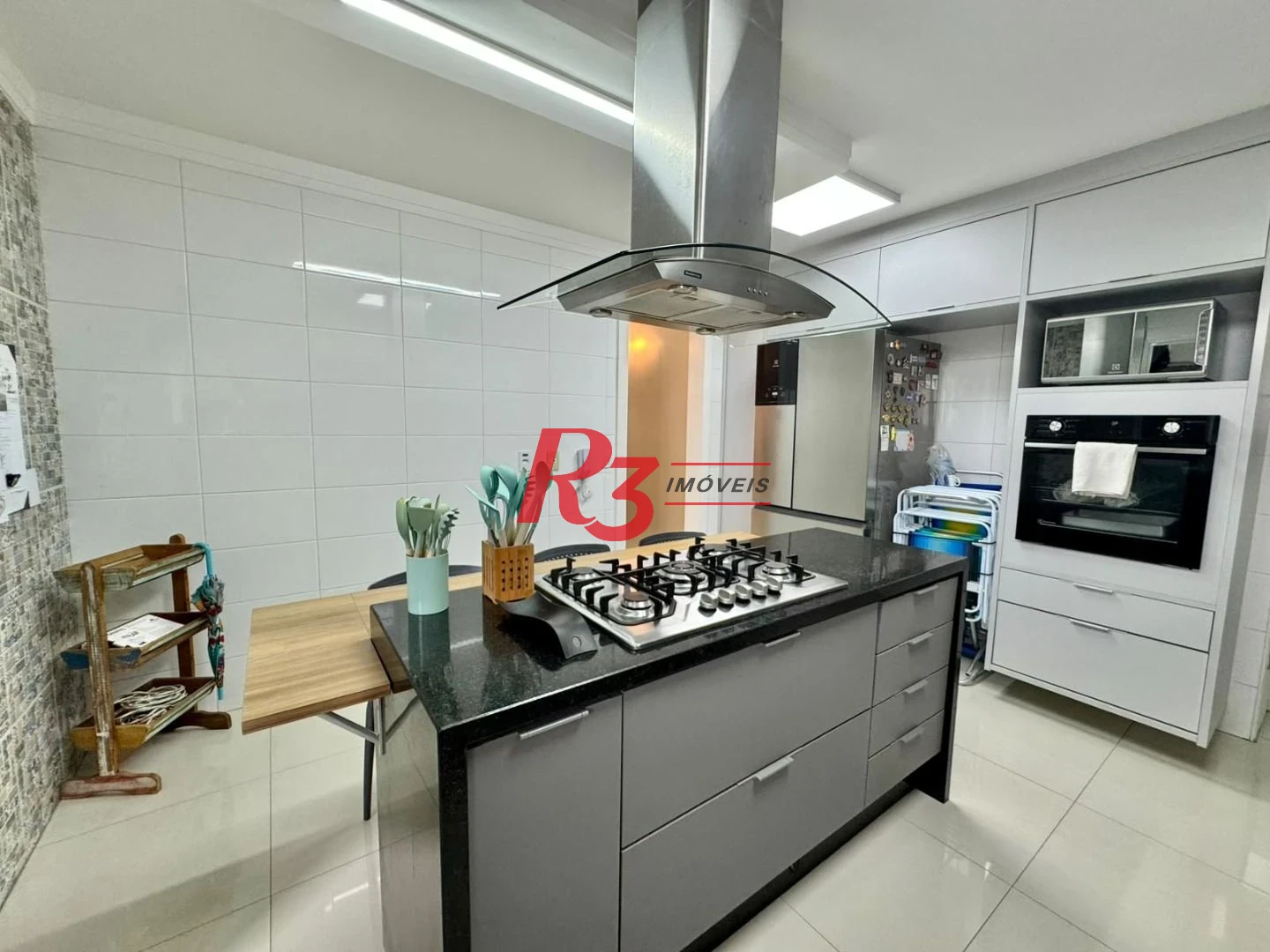 Apartamento com 3 dormitórios à venda, 155 m² por R$ 2.450.000,00 - Embaré - Santos/SP