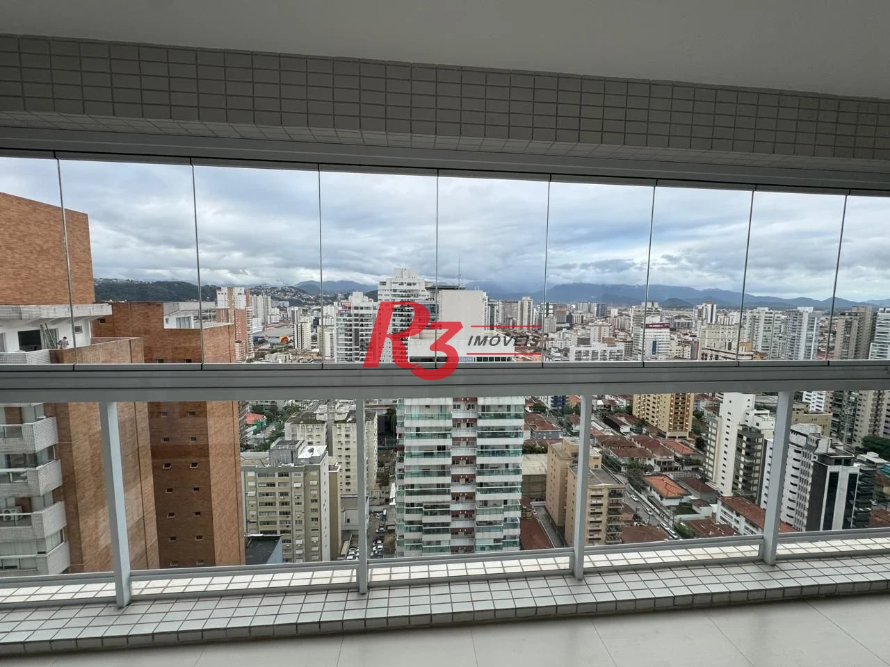 Apartamento com 1 dormitório para alugar, 57 m² por R$ 6.200,00/mês - Gonzaga - Santos/SP