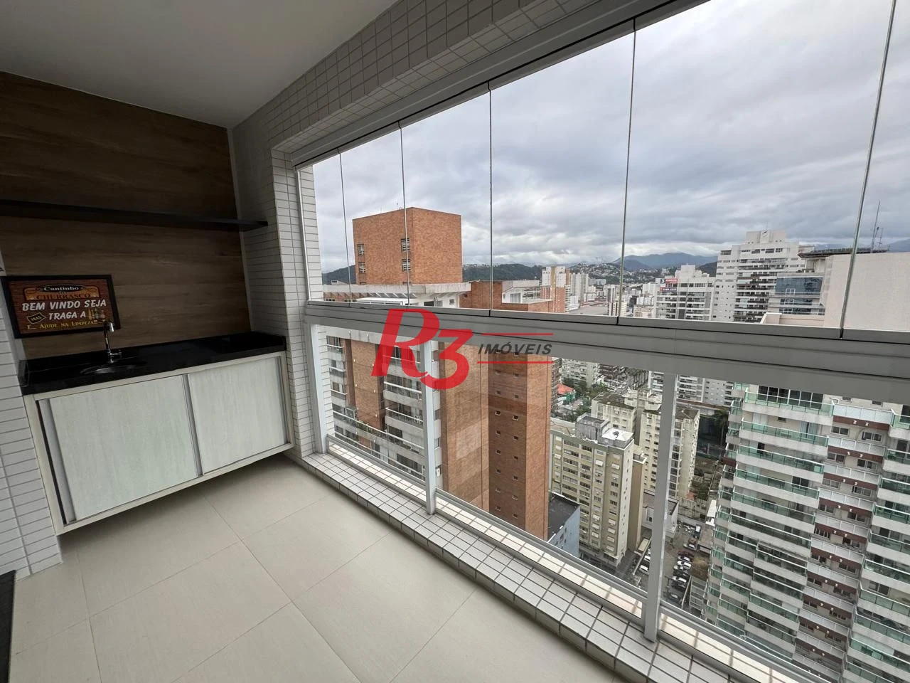 Apartamento com 1 dormitório para alugar, 57 m² por R$ 6.200,00/mês - Gonzaga - Santos/SP