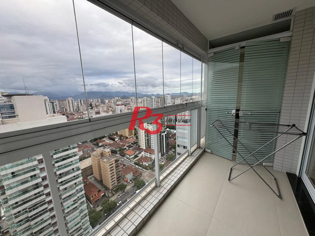 Apartamento com 1 dormitório para alugar, 57 m² por R$ 6.200,00/mês - Gonzaga - Santos/SP