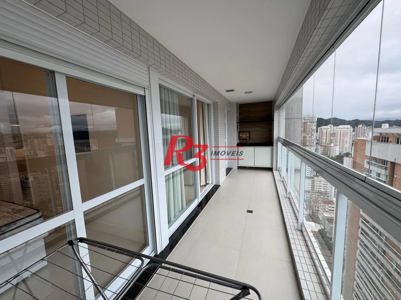 Apartamento com 1 dormitório para alugar, 57 m² por R$ 6.200,00/mês - Gonzaga - Santos/SP