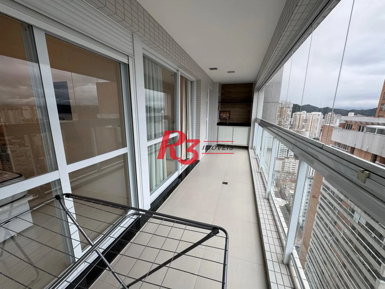 Apartamento com 1 dormitório para alugar, 57 m² por R$ 6.200,00/mês - Gonzaga - Santos/SP
