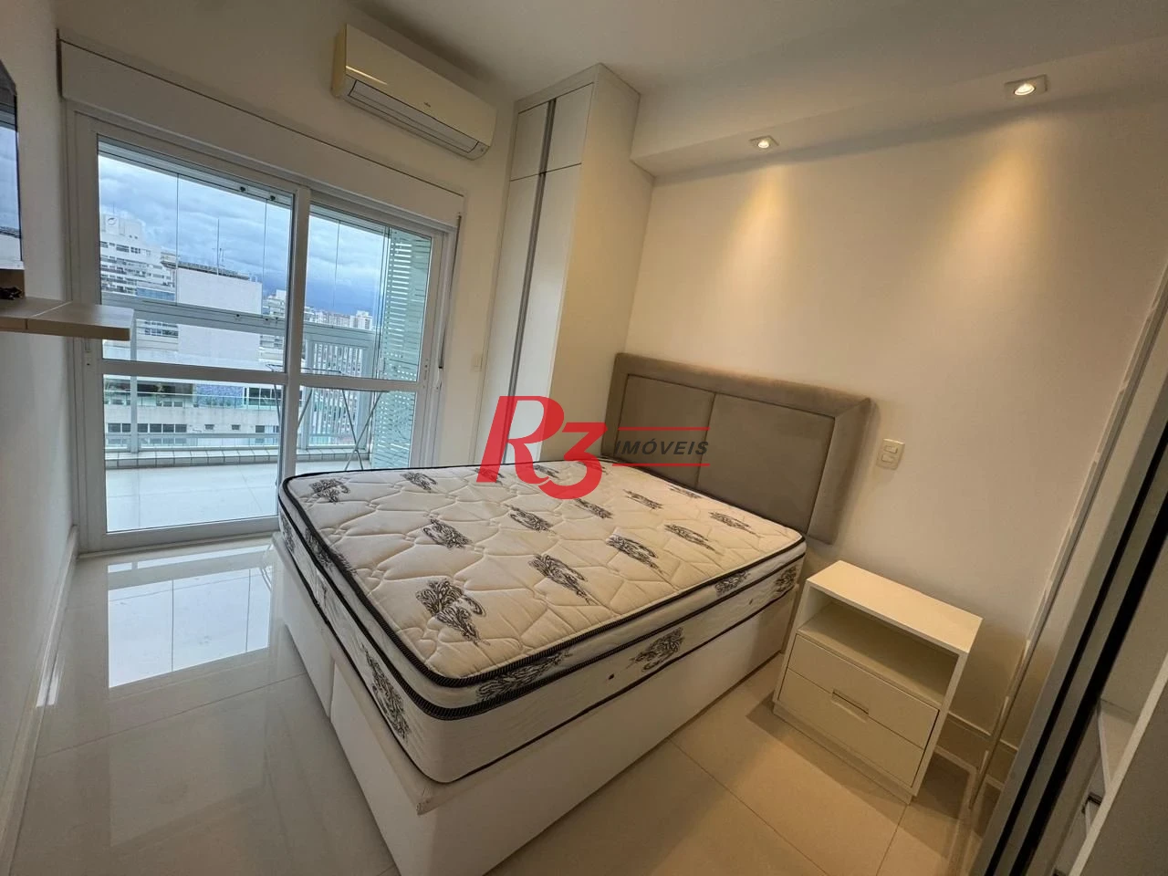 Apartamento com 1 dormitório para alugar, 57 m² por R$ 6.200,00/mês - Gonzaga - Santos/SP