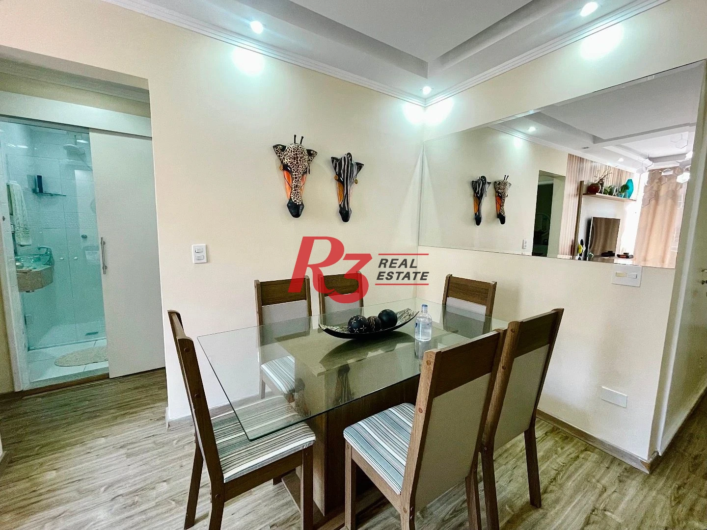 Apartamento com 2 dormitórios à venda, 65 m² por R$ 580.000,00 - Gonzaga - Santos/SP