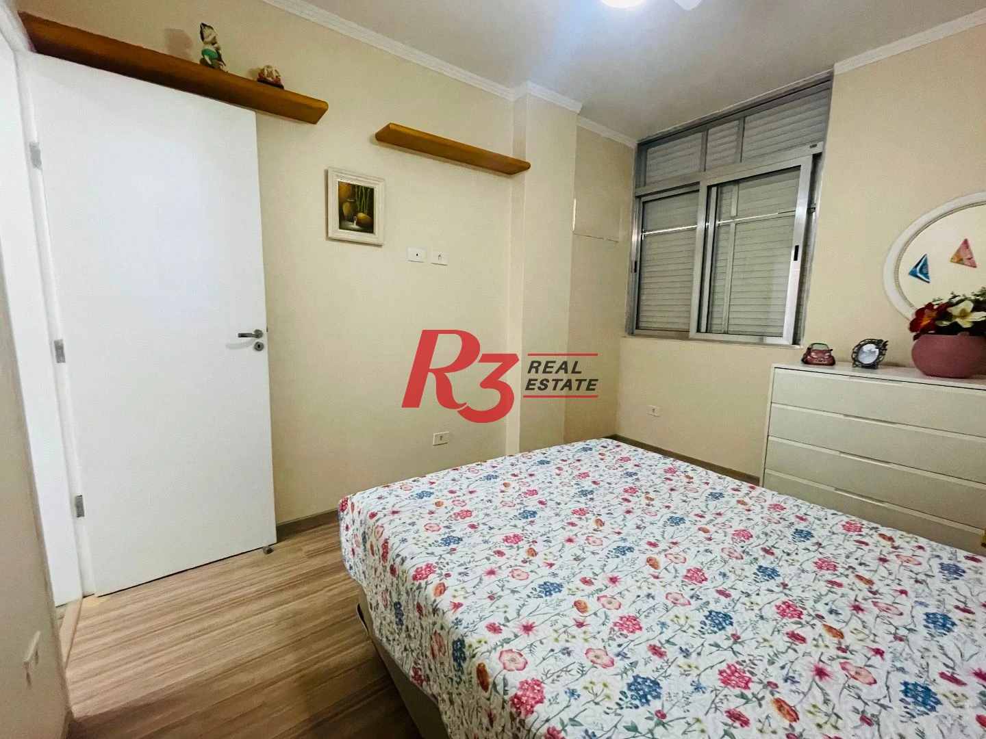 Apartamento com 2 dormitórios à venda, 65 m² por R$ 580.000,00 - Gonzaga - Santos/SP