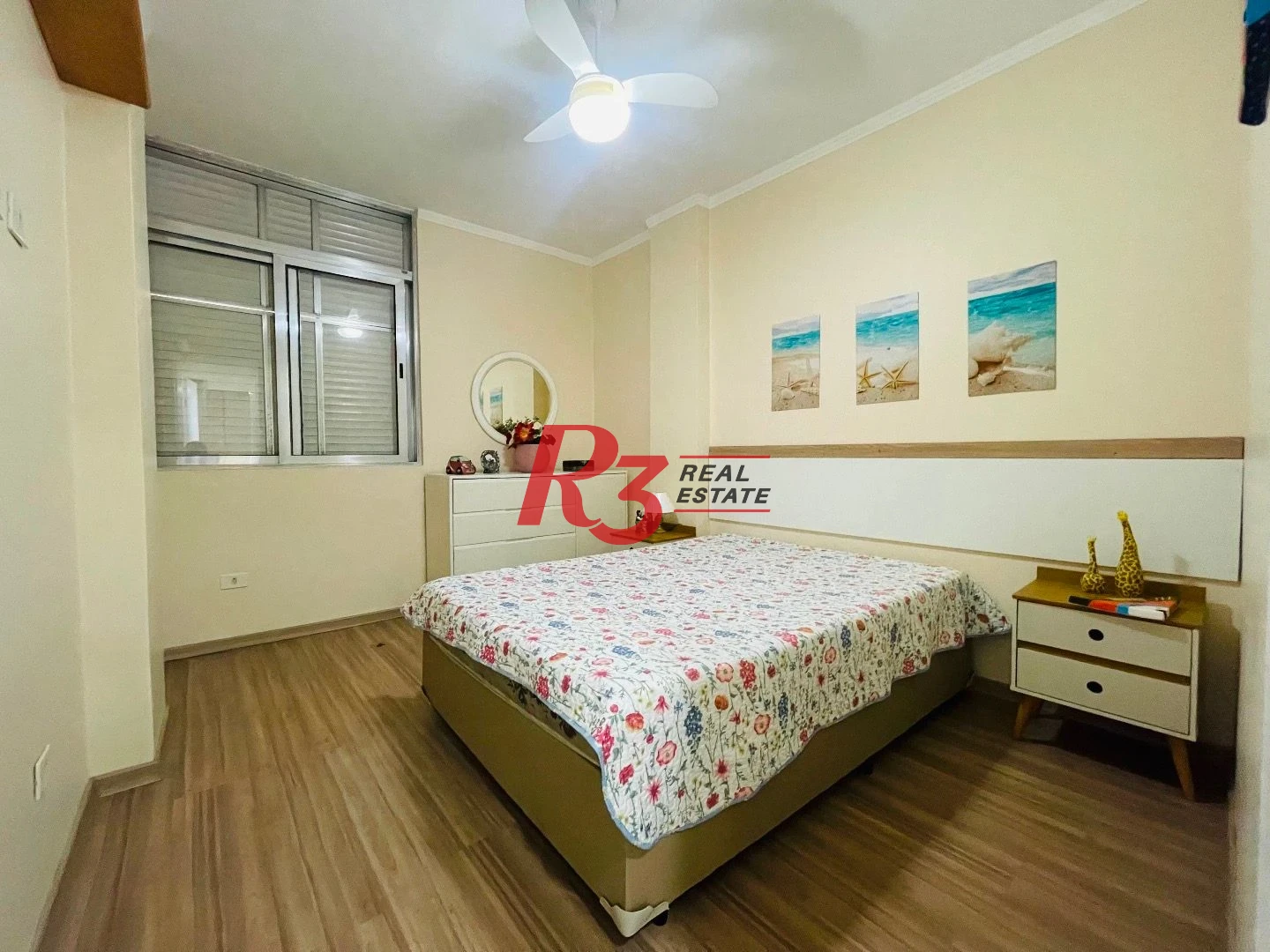 Apartamento com 2 dormitórios à venda, 65 m² por R$ 580.000,00 - Gonzaga - Santos/SP