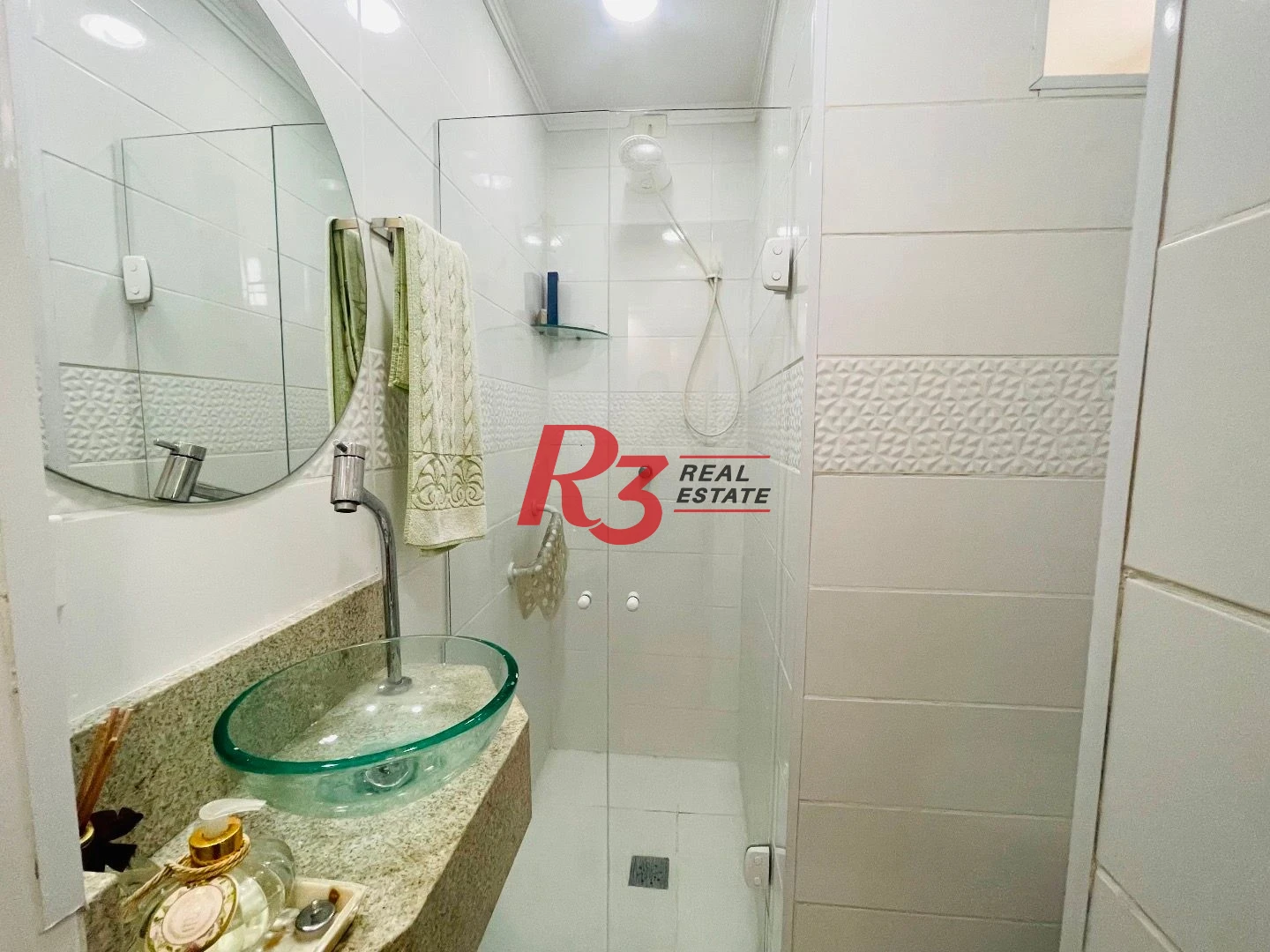 Apartamento com 2 dormitórios à venda, 65 m² por R$ 580.000,00 - Gonzaga - Santos/SP