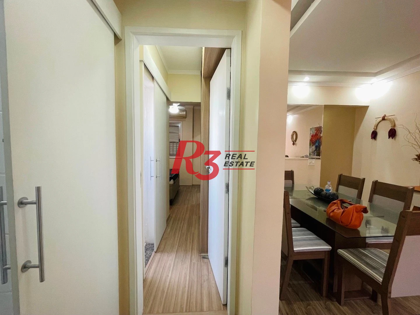 Apartamento com 2 dormitórios à venda, 65 m² por R$ 580.000,00 - Gonzaga - Santos/SP