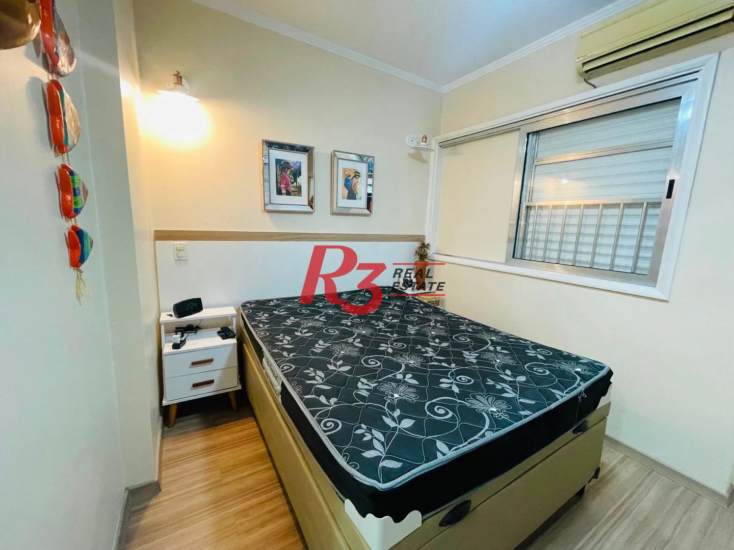 Apartamento com 2 dormitórios à venda, 65 m² por R$ 580.000,00 - Gonzaga - Santos/SP
