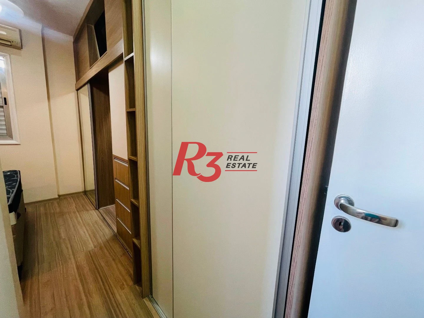 Apartamento com 2 dormitórios à venda, 65 m² por R$ 580.000,00 - Gonzaga - Santos/SP