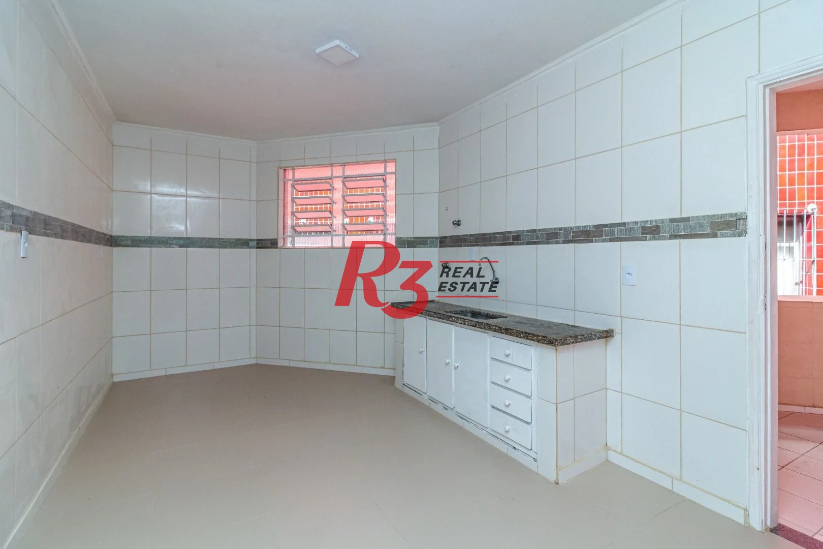 Prédio para alugar, 217 m² - Estuário - Santos/SP