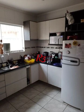 Sobreposta baixa à venda na Vila São Jorge em Santos.