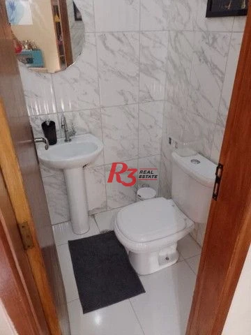 Sobreposta baixa à venda na Vila São Jorge em Santos.