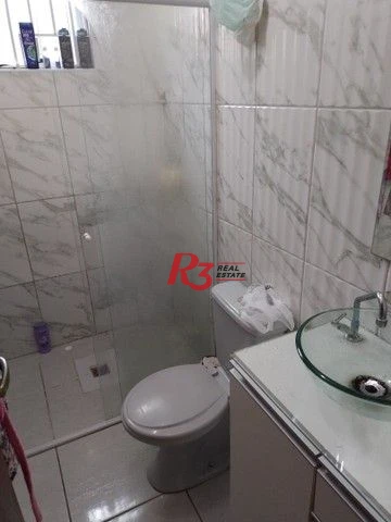 Sobreposta baixa à venda na Vila São Jorge em Santos.