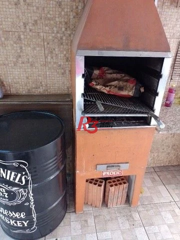 Sobreposta baixa à venda na Vila São Jorge em Santos.