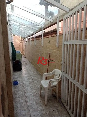 Sobreposta baixa à venda na Vila São Jorge em Santos.