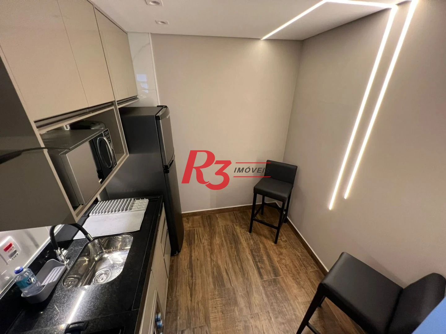 Flat com 1 dormitório à venda, 38 m² por R$ 300.000,00 - Centro - São Vicente/SP