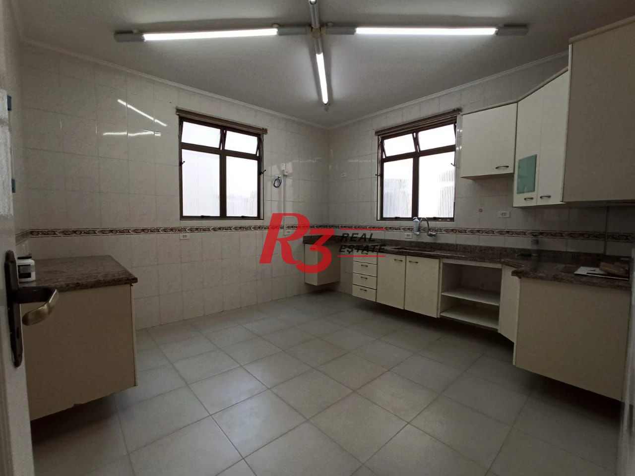 Sobrado com 4 dormitórios para alugar, 220 m² - Embaré - Santos/SP