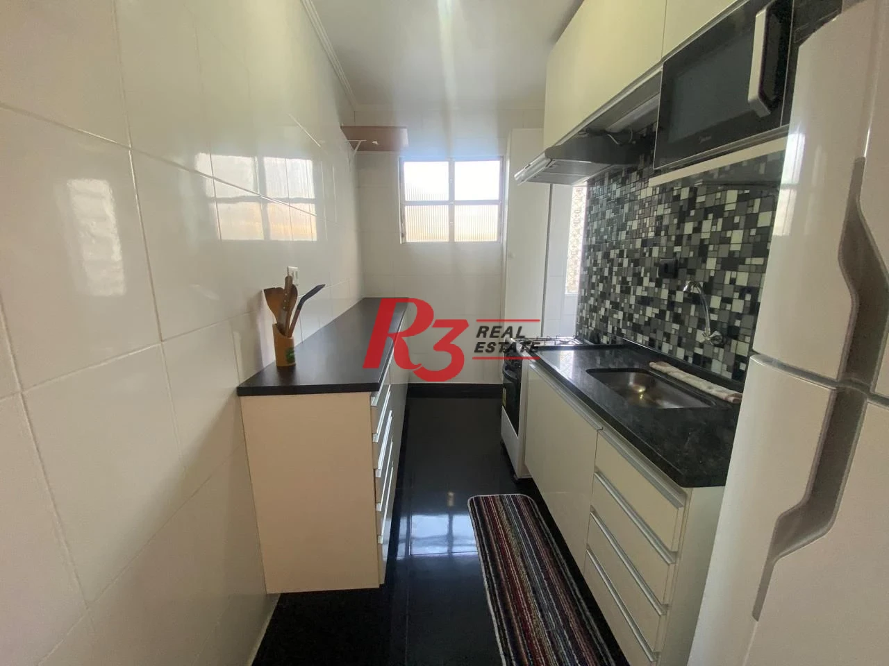 Apartamento com Vista Mar por R$ 244.000 - Itararé - São Vicente/SP