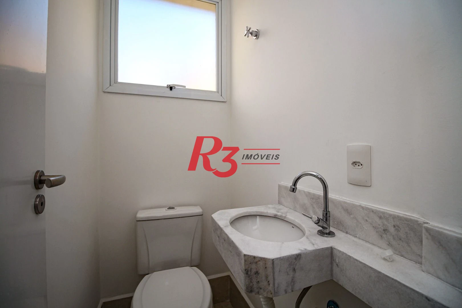 Village com 3 dormitórios à venda, 200 m² por R$ 1.200.000,00 - Gonzaga - Santos/SP