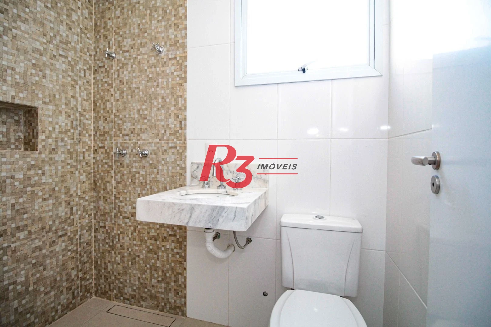 Village com 3 dormitórios à venda, 200 m² por R$ 1.200.000,00 - Gonzaga - Santos/SP