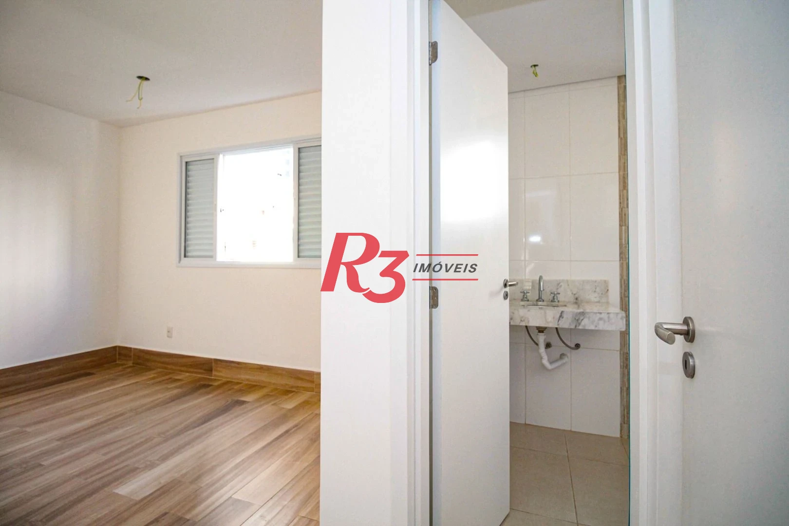 Village com 3 dormitórios à venda, 200 m² por R$ 1.200.000,00 - Gonzaga - Santos/SP