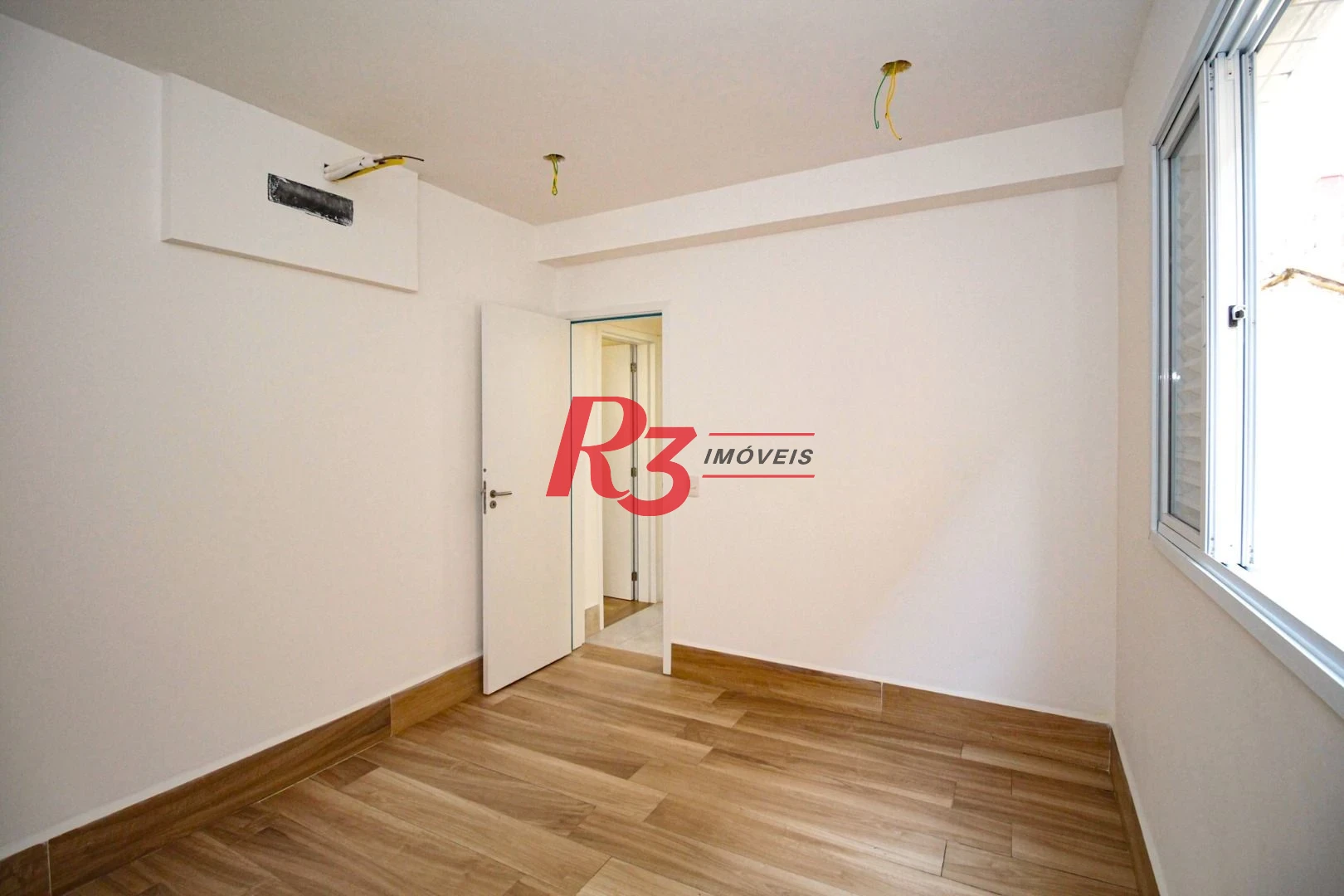Village com 3 dormitórios à venda, 200 m² por R$ 1.200.000,00 - Gonzaga - Santos/SP