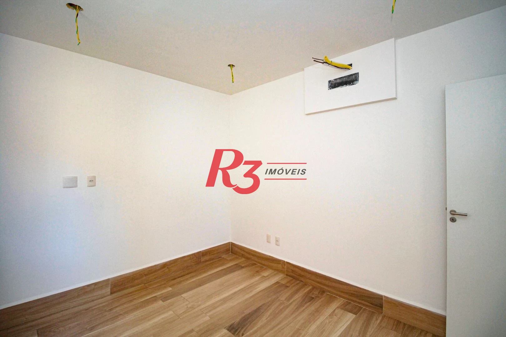 Village com 3 dormitórios à venda, 200 m² por R$ 1.200.000,00 - Gonzaga - Santos/SP