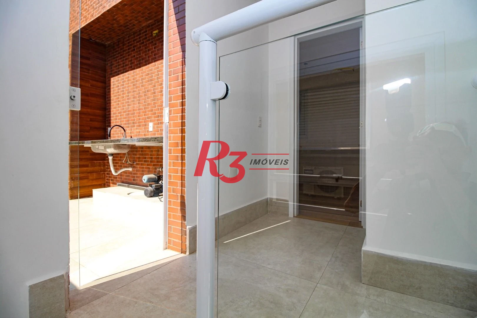 Village com 3 dormitórios à venda, 200 m² por R$ 1.200.000,00 - Gonzaga - Santos/SP