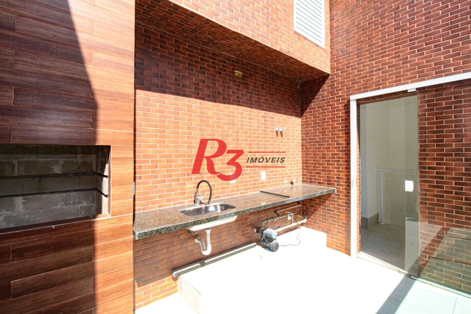 Village com 3 dormitórios à venda, 200 m² por R$ 1.200.000,00 - Gonzaga - Santos/SP