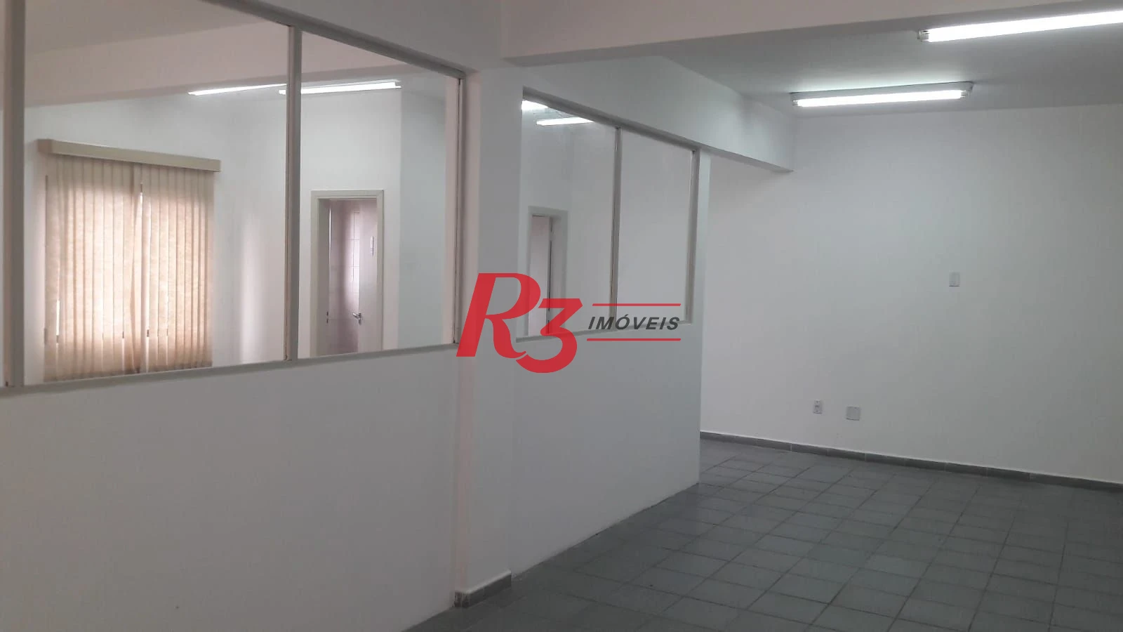 Sala comercial na Vila Mathias em Santos