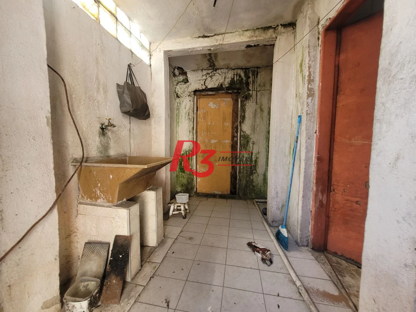 Casa com 3 dormitórios à venda, 223 m² - Encruzilhada - Santos/SP