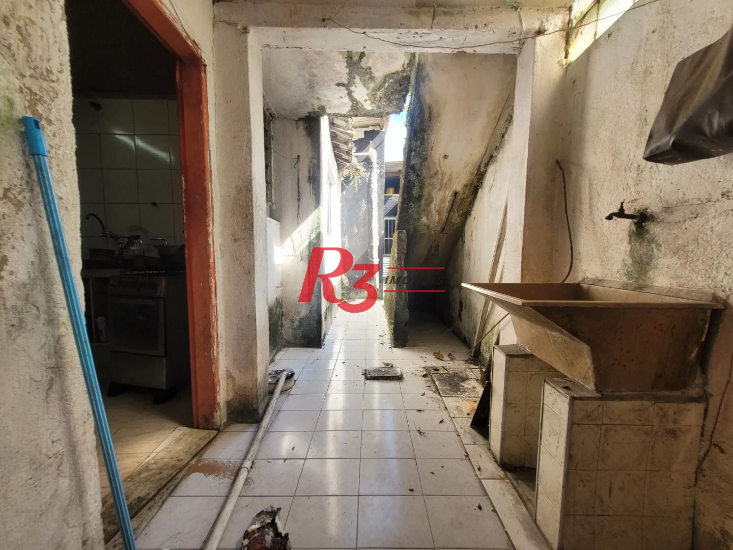Casa com 3 dormitórios à venda, 223 m² - Encruzilhada - Santos/SP