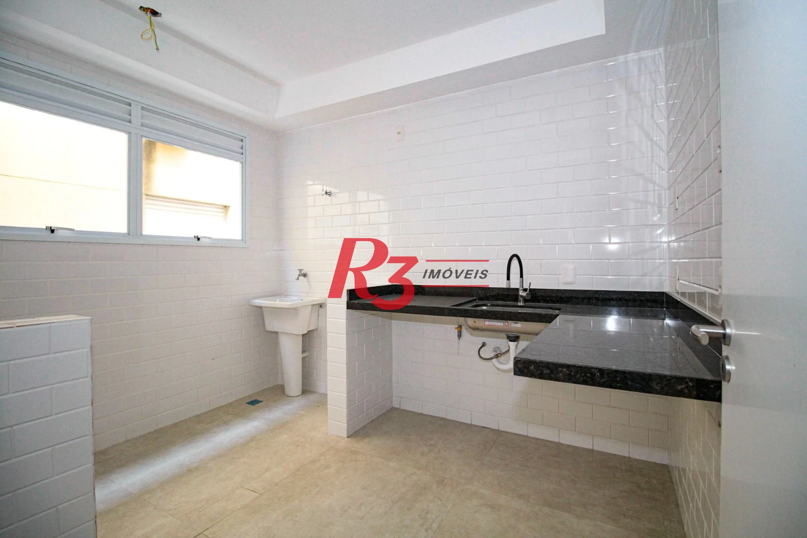 Sobrado com 3 dormitórios à venda, 190 m² por R$ 800.000,00 - Gonzaga - Santos/SP