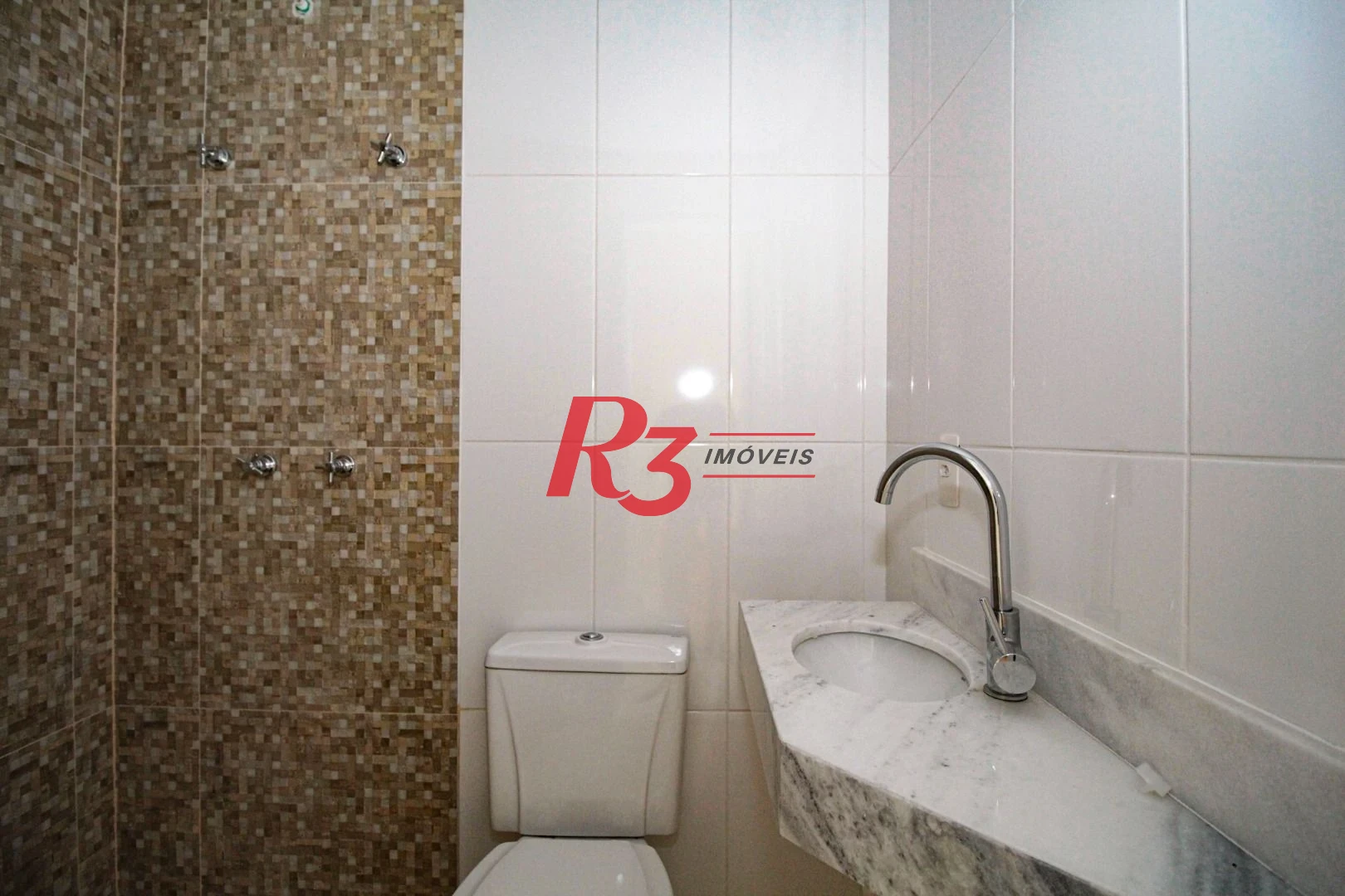 Sobrado com 3 dormitórios à venda, 190 m² por R$ 800.000,00 - Gonzaga - Santos/SP