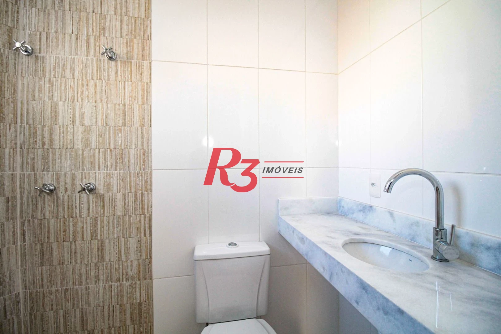 Sobrado com 3 dormitórios à venda, 190 m² por R$ 800.000,00 - Gonzaga - Santos/SP