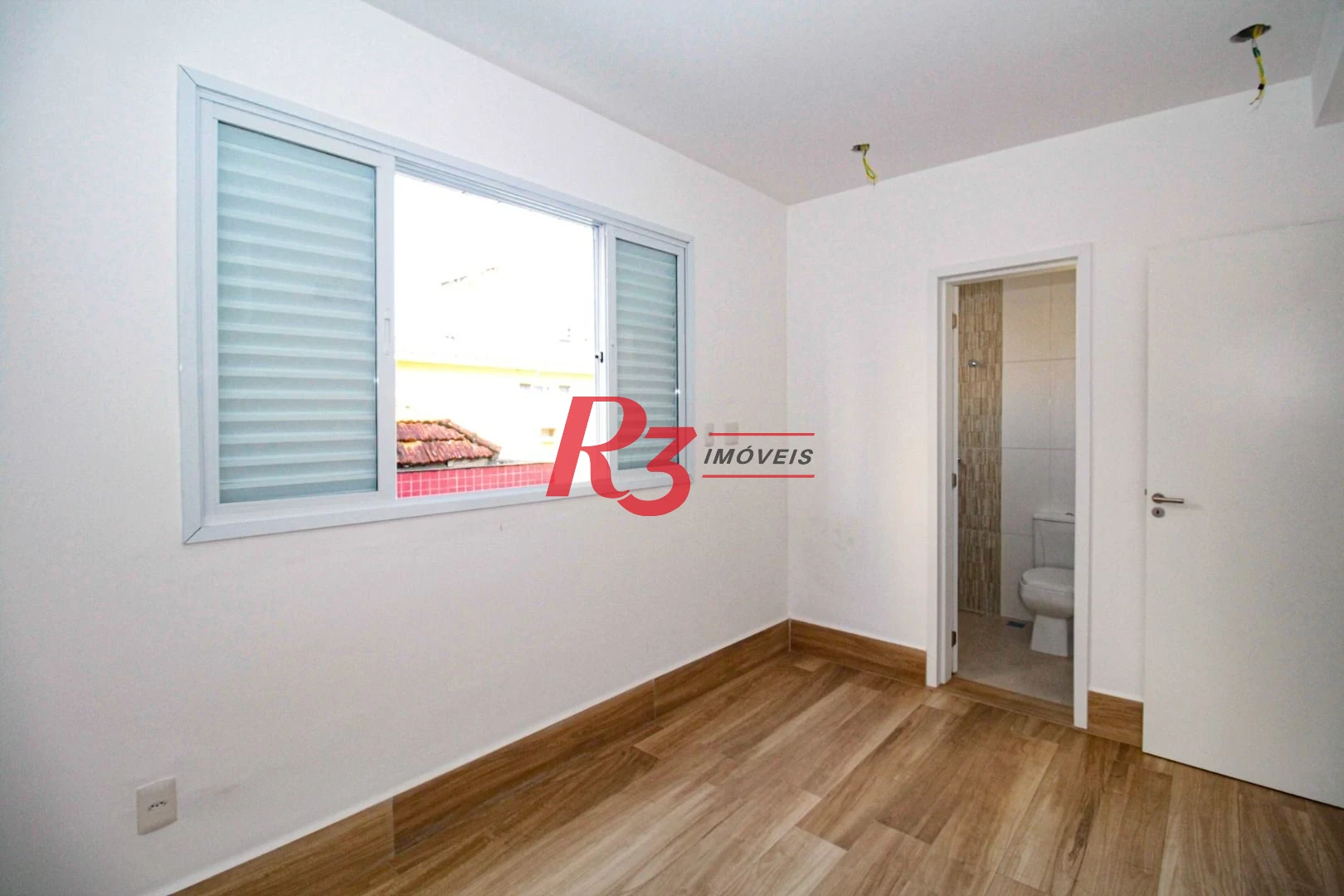 Sobrado com 3 dormitórios à venda, 190 m² por R$ 800.000,00 - Gonzaga - Santos/SP