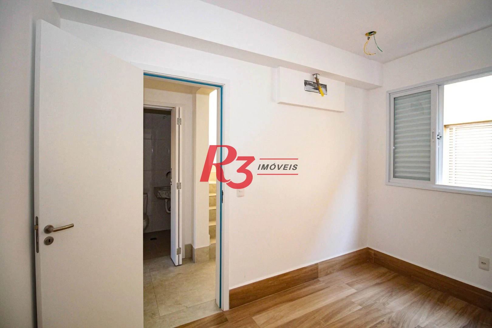 Sobrado com 3 dormitórios à venda, 190 m² por R$ 800.000,00 - Gonzaga - Santos/SP
