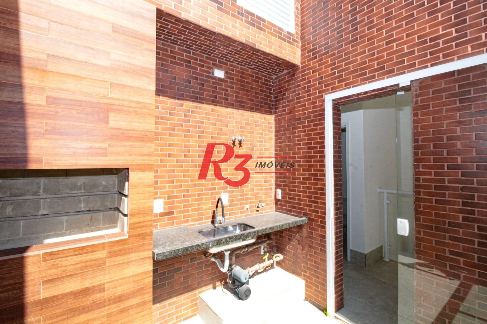 Sobrado com 3 dormitórios à venda, 190 m² por R$ 800.000,00 - Gonzaga - Santos/SP