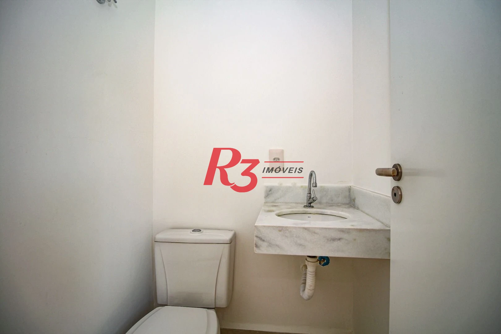 Sobrado com 3 dormitórios à venda, 190 m² por R$ 800.000,00 - Gonzaga - Santos/SP