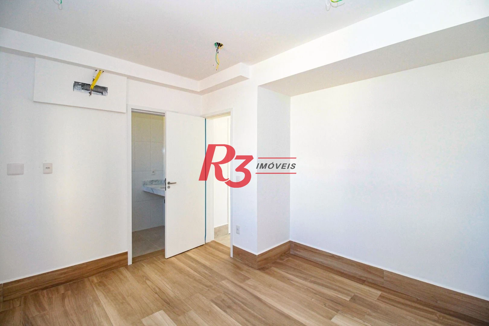 Sobrado com 3 dormitórios à venda, 190 m² por R$ 800.000,00 - Gonzaga - Santos/SP