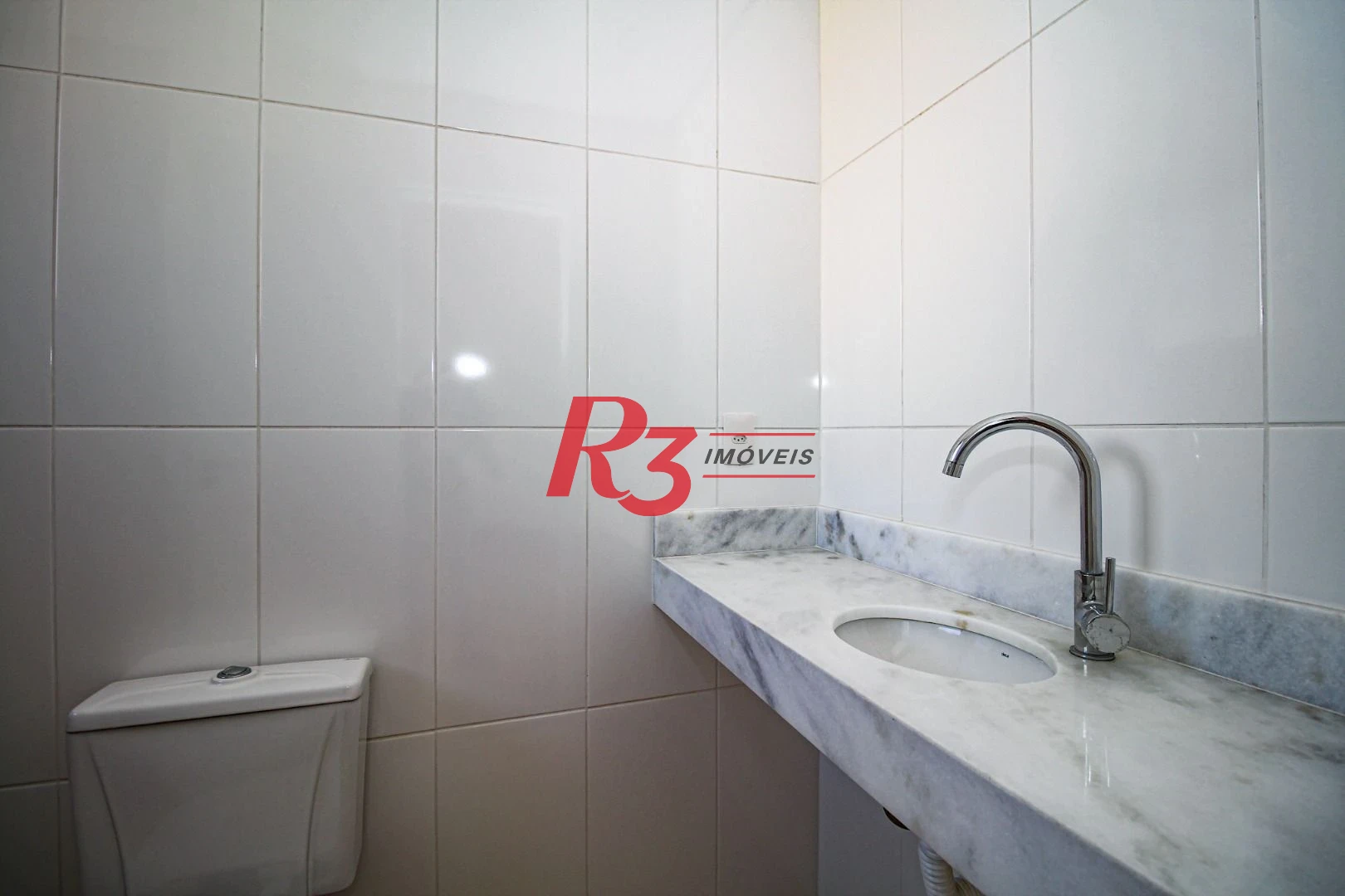 Sobrado com 3 dormitórios à venda, 190 m² por R$ 800.000,00 - Gonzaga - Santos/SP