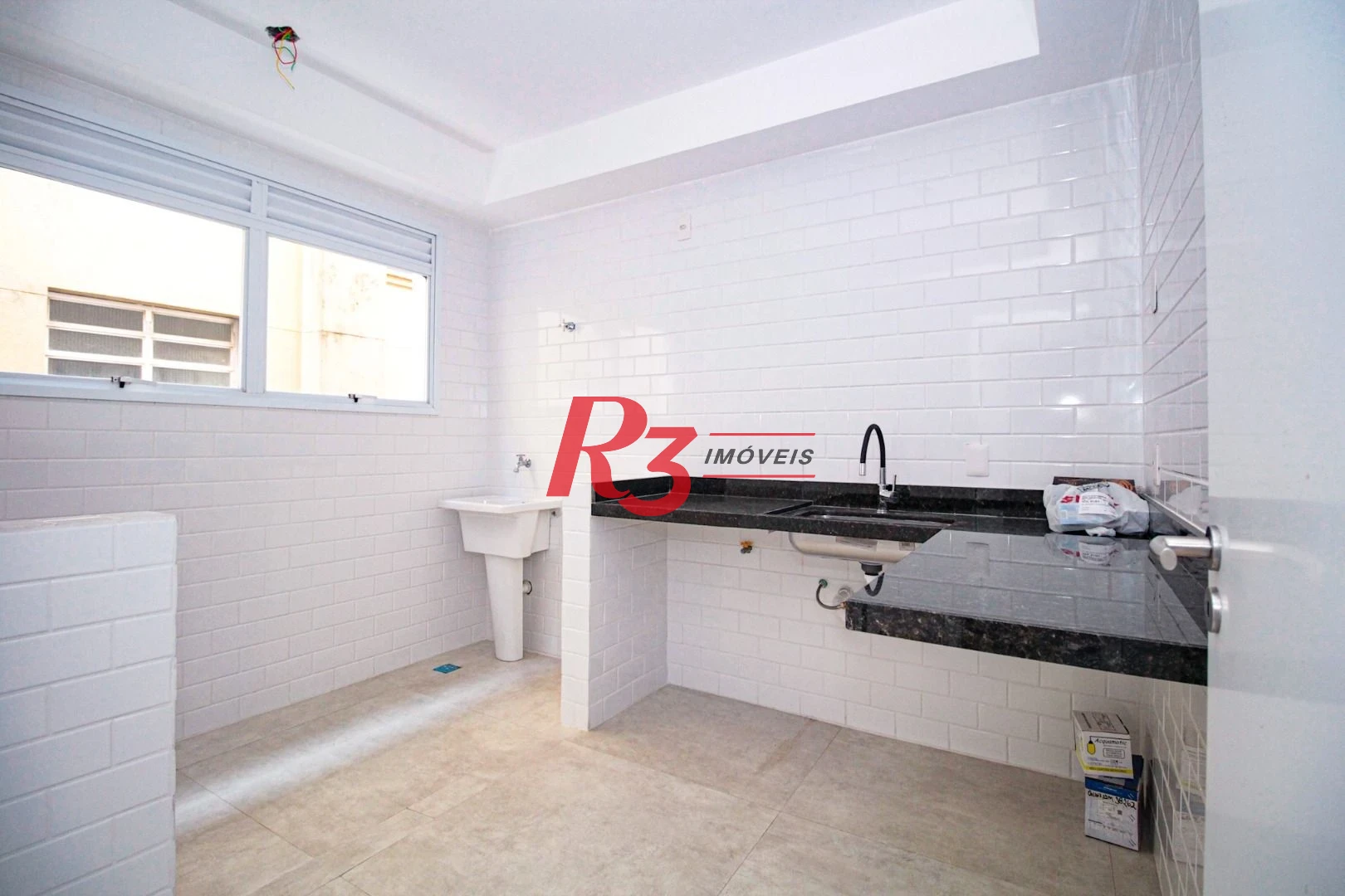 Sobrado com 3 dormitórios à venda, 190 m² por R$ 1.050.000,00 - Gonzaga - Santos/SP