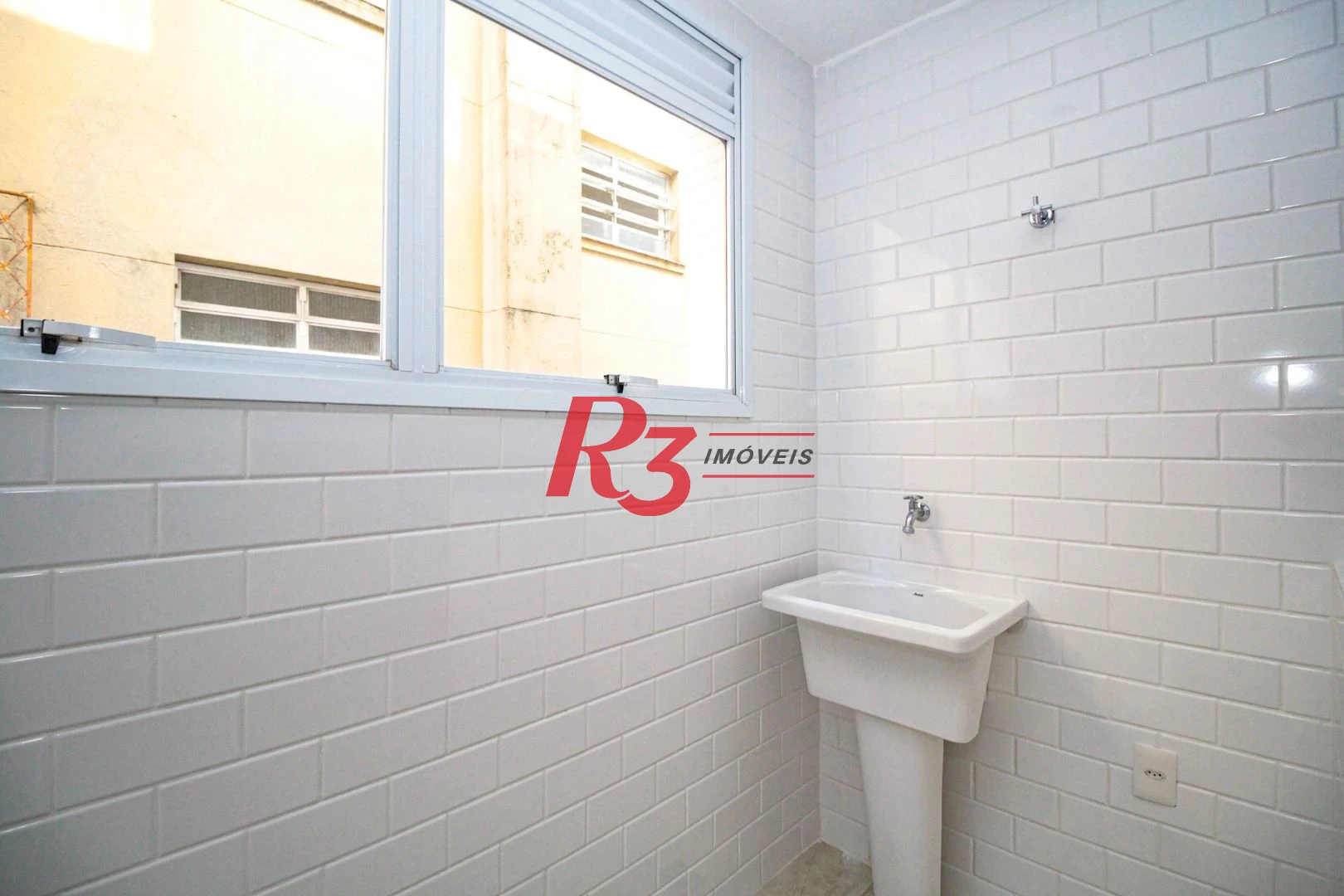 Sobrado com 3 dormitórios à venda, 190 m² por R$ 1.050.000,00 - Gonzaga - Santos/SP
