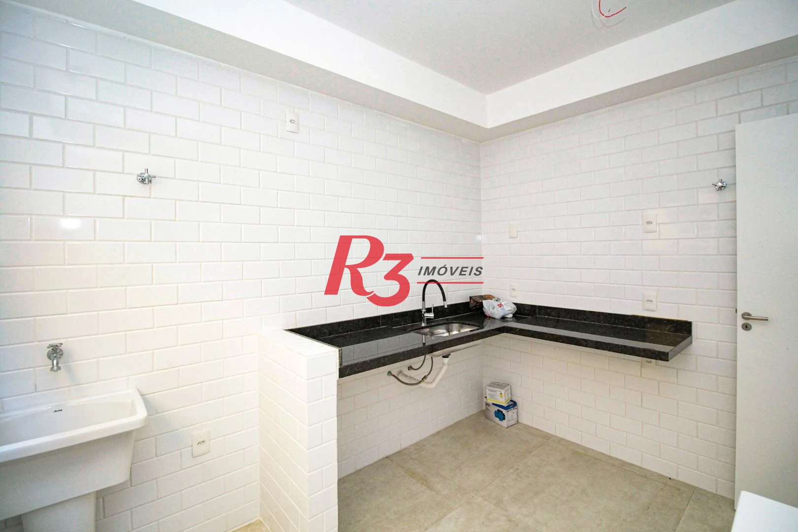 Sobrado com 3 dormitórios à venda, 190 m² por R$ 1.050.000,00 - Gonzaga - Santos/SP