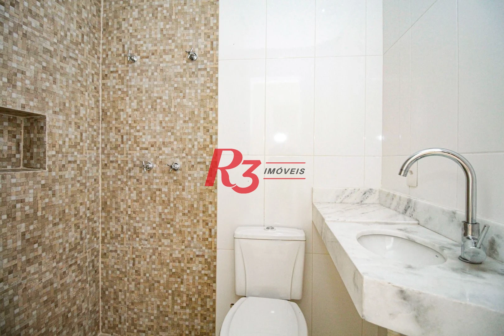 Sobrado com 3 dormitórios à venda, 190 m² por R$ 1.050.000,00 - Gonzaga - Santos/SP
