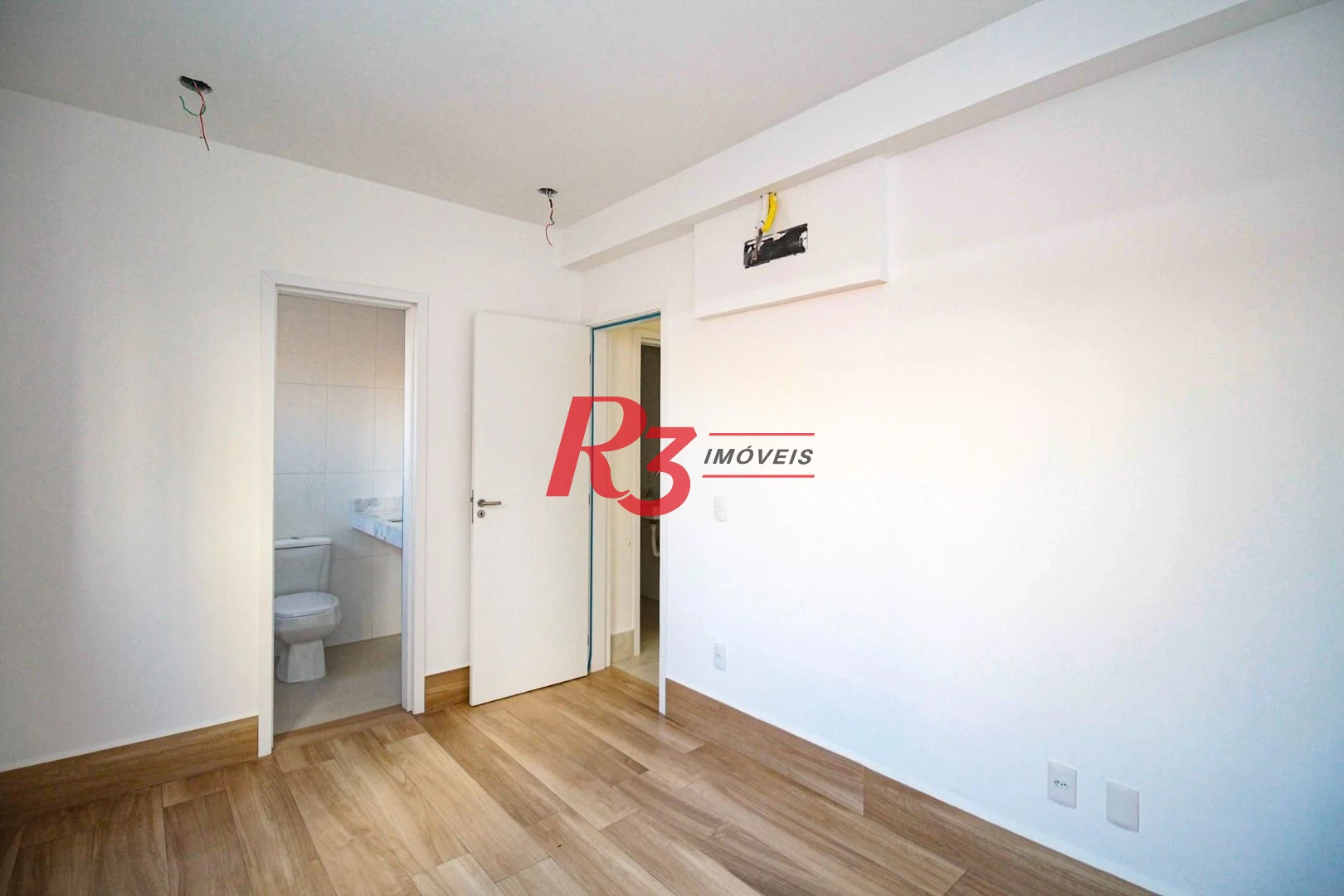 Sobrado com 3 dormitórios à venda, 190 m² por R$ 1.050.000,00 - Gonzaga - Santos/SP
