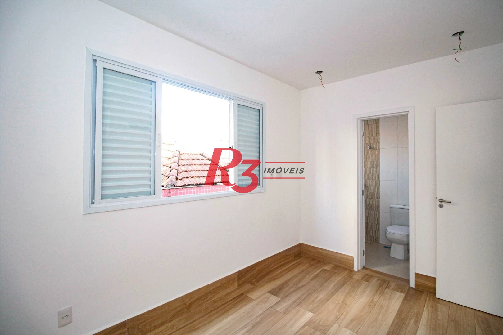 Sobrado com 3 dormitórios à venda, 190 m² por R$ 1.050.000,00 - Gonzaga - Santos/SP