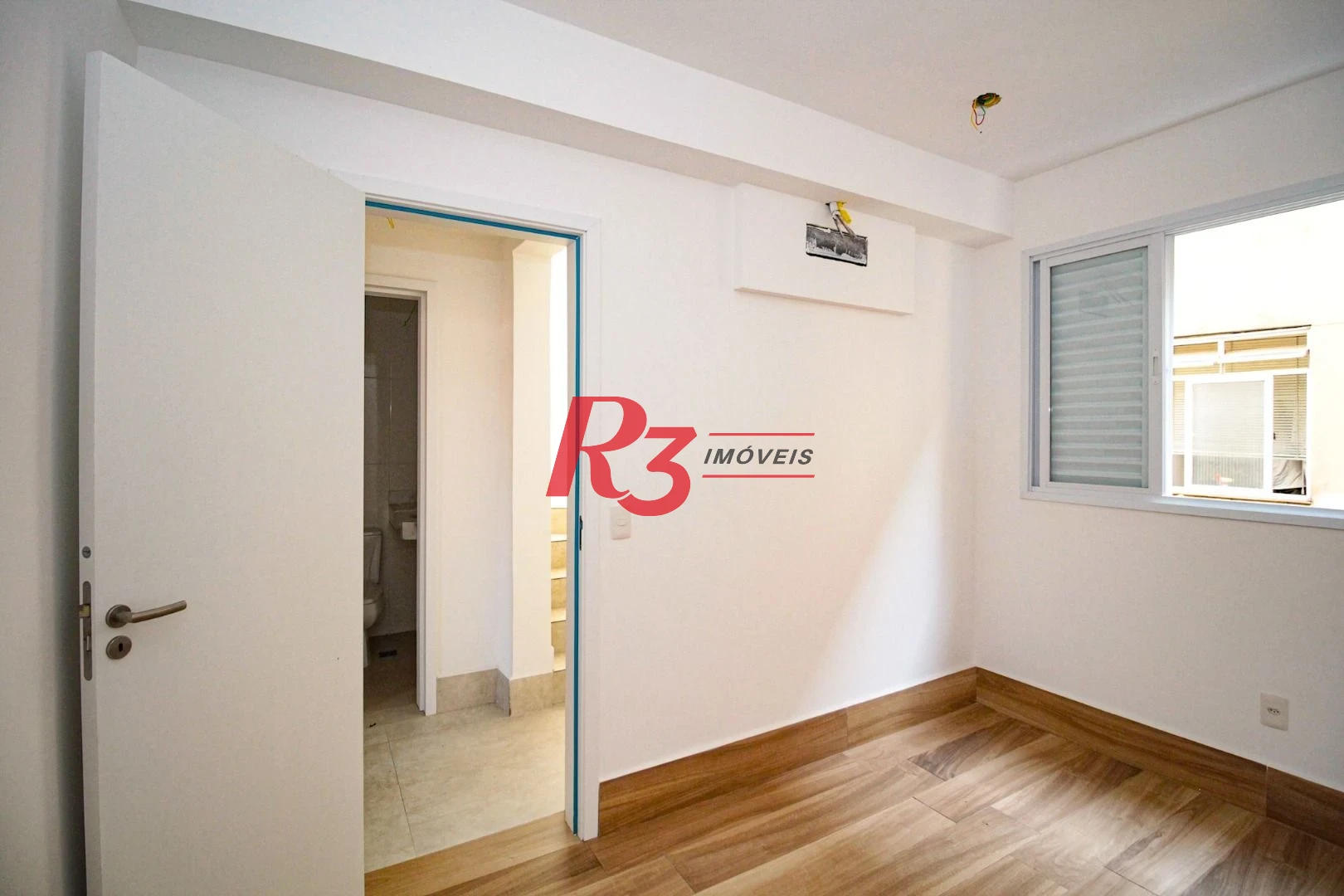 Sobrado com 3 dormitórios à venda, 190 m² por R$ 1.050.000,00 - Gonzaga - Santos/SP