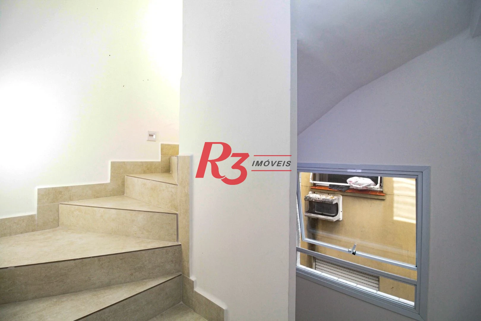 Sobrado com 3 dormitórios à venda, 190 m² por R$ 1.050.000,00 - Gonzaga - Santos/SP